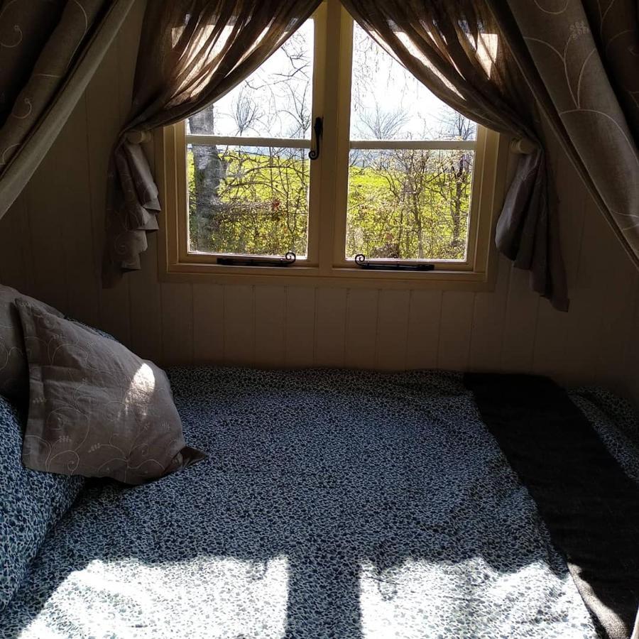 The English Shepherds Hut @ Les Aulnaies Echauffour Exterior foto