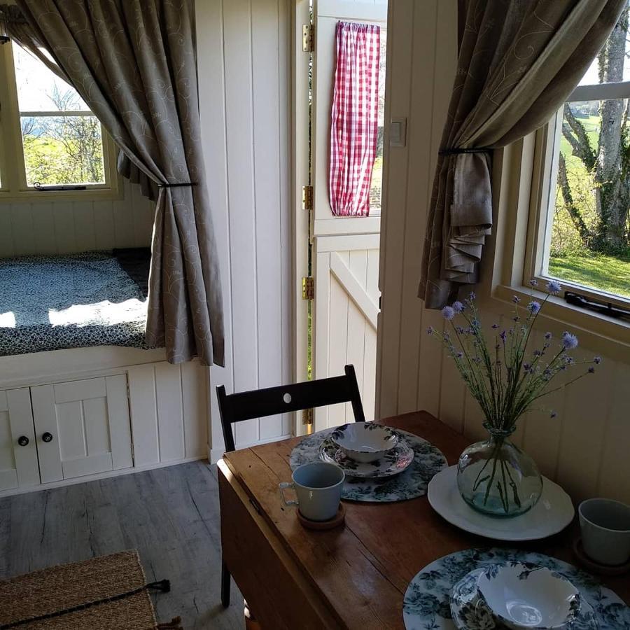 The English Shepherds Hut @ Les Aulnaies Echauffour Exterior foto